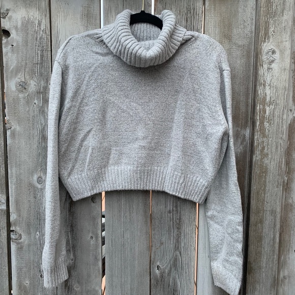 Claudia Cropped Turtleneck Sweater - Picture 2 of 3